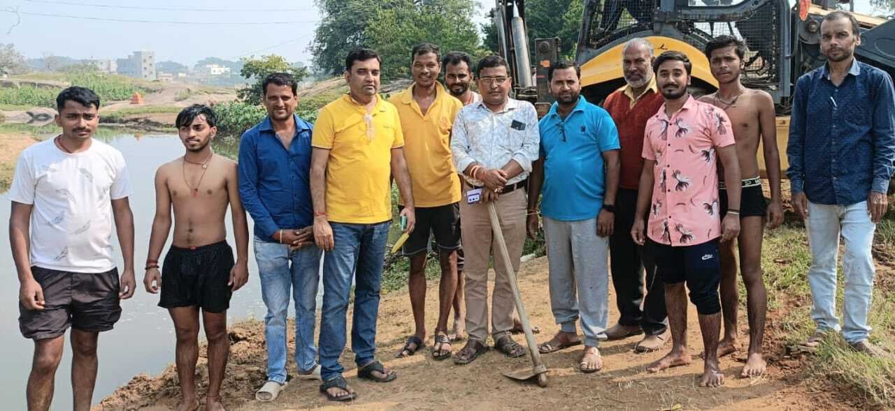 Ranchi News : छठ महापर्व को लेकर पंडरा नदी की हुई सफाई