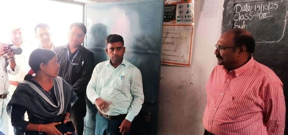 चुनाव प्रेक्षक ने किया मुंगेर विधानसभा के विभिन्न मतदान केंद्रों का निरीक्षण