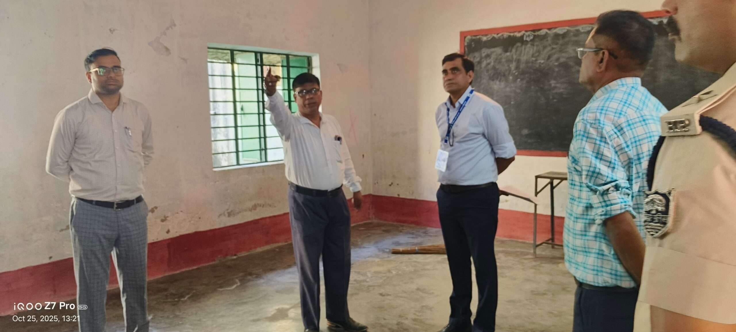 अधिकारी निर्वाचन आयोग के दिशा-निर्देशों का करें पालन