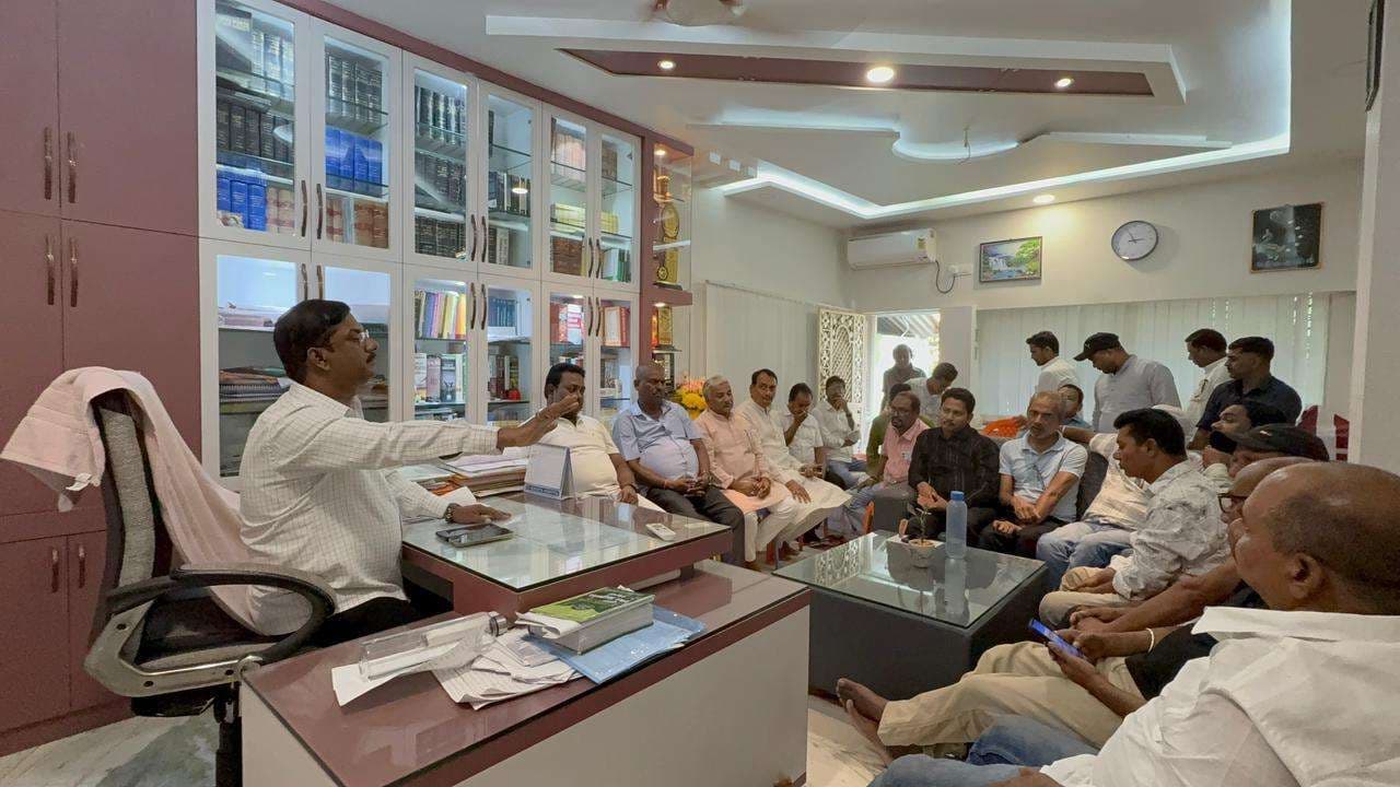 नप अध्यक्ष ने पार्षदों के साथ की बैठक