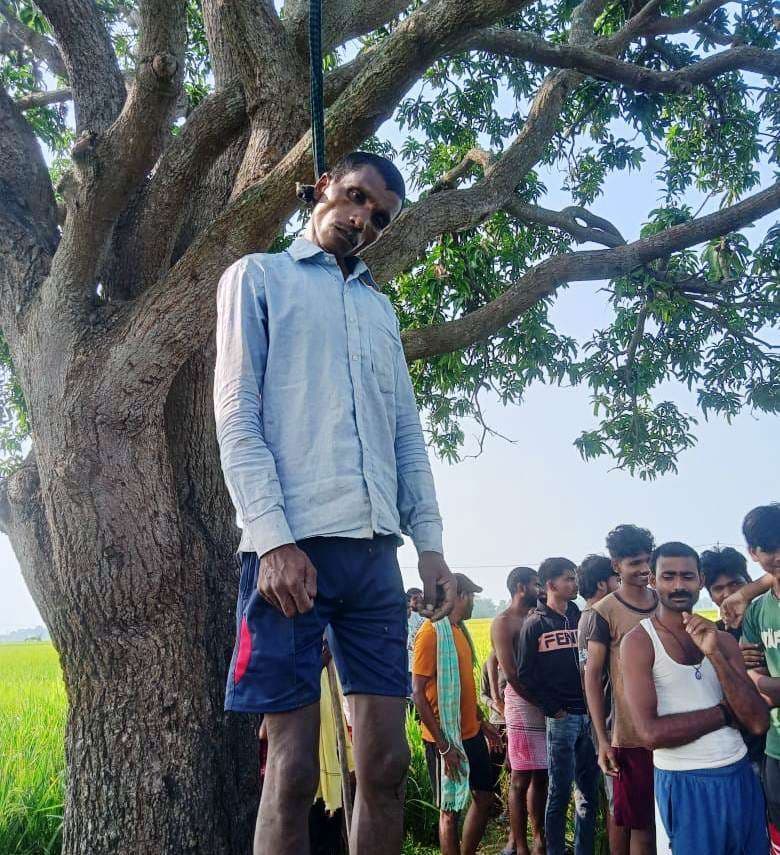 विक्षिप्त युवक ने की आत्महत्या, परिजनों ने पोस्टमार्टम से किया इनकार