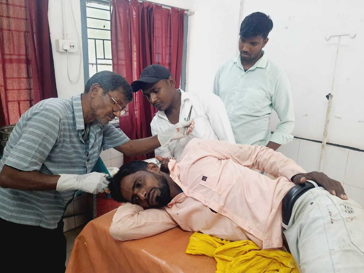 रास्ता विवाद में युवक को रॉड से मारकर किया जख्मी