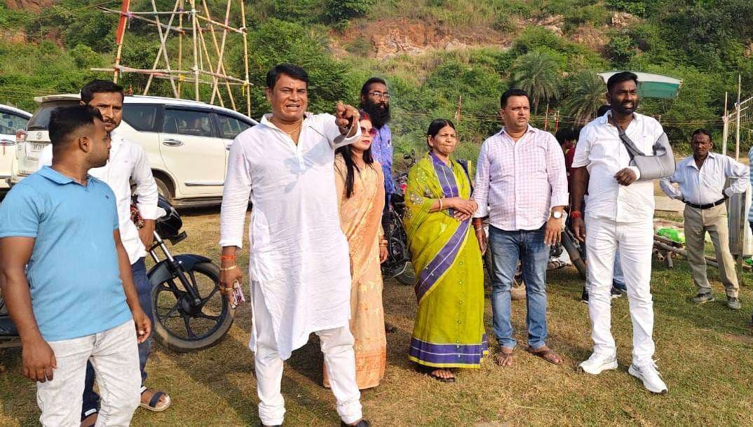 मुख्य पार्षद ने काली पहाड़ी ऊपरी नहर छठ घाट का किया निरीक्षण