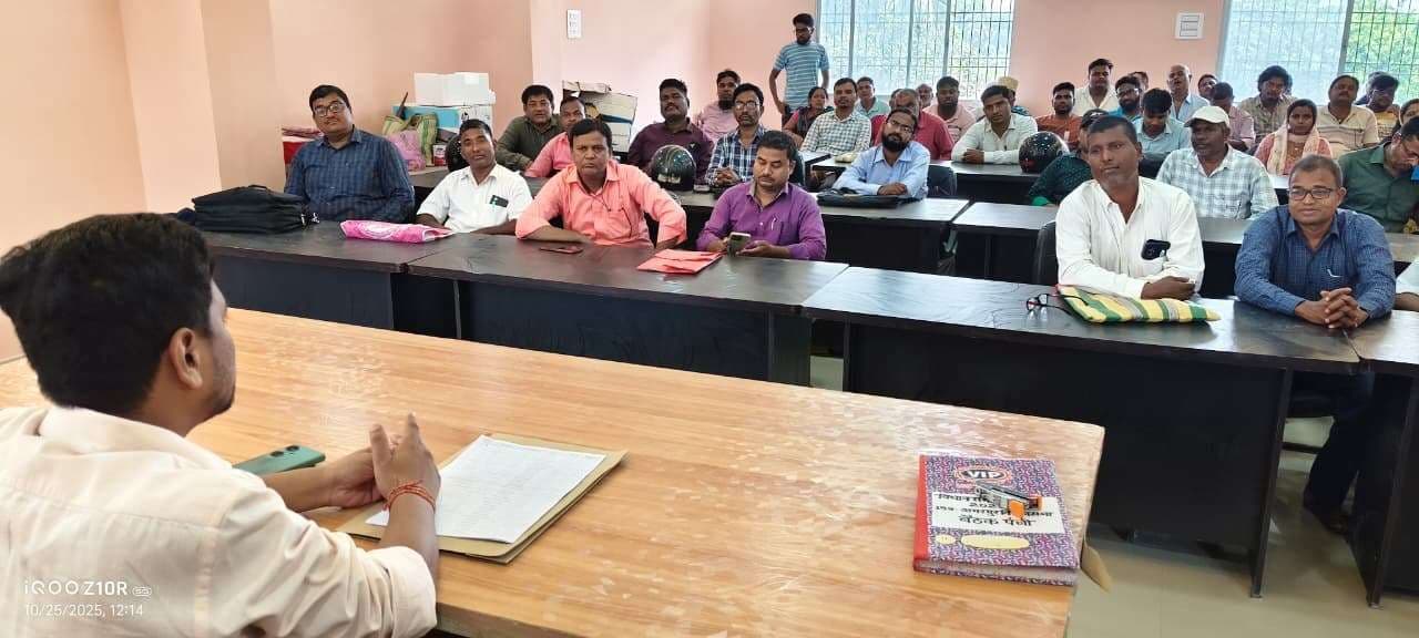 बीडीओ ने बीएलओ के साथ की बैठक, दिया निर्देश