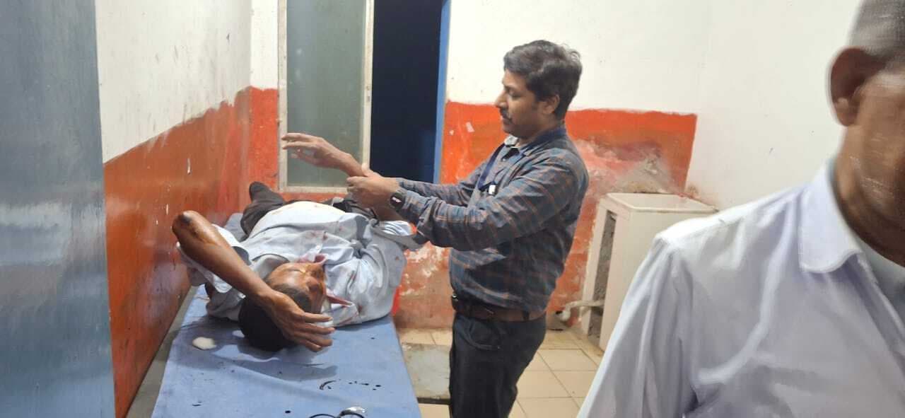 टेंकर की चपेट में आने से बाइक सवार हुआ जख्मी