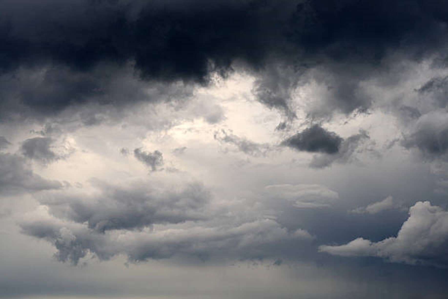 Darbhanga Weather Today: दरभंगा में बादलों के बीच उमस बढ़ाएगी परेशानी, तापमान 37 डिग्री तक
