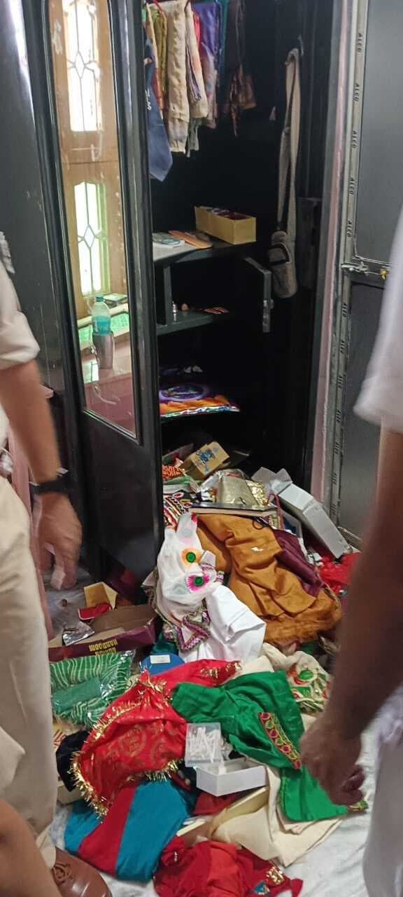 Darbhanga News: लक्ष्मीसागर मोहल्ला में बंद घर का ग्रिल काटकर चोरों ने लाखों रुपये का सामान उड़ाये