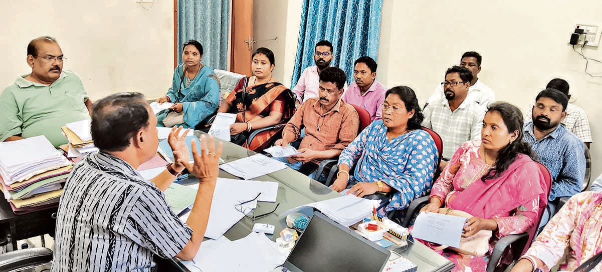 Chaibasa News : अफीम की जगह पारंपरिक खेती करें किसान : बीडीओ