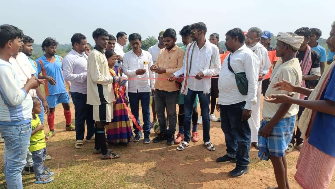 Giridih News: दो दिवसीय फुटबॉल टूर्नामेंट शुरू