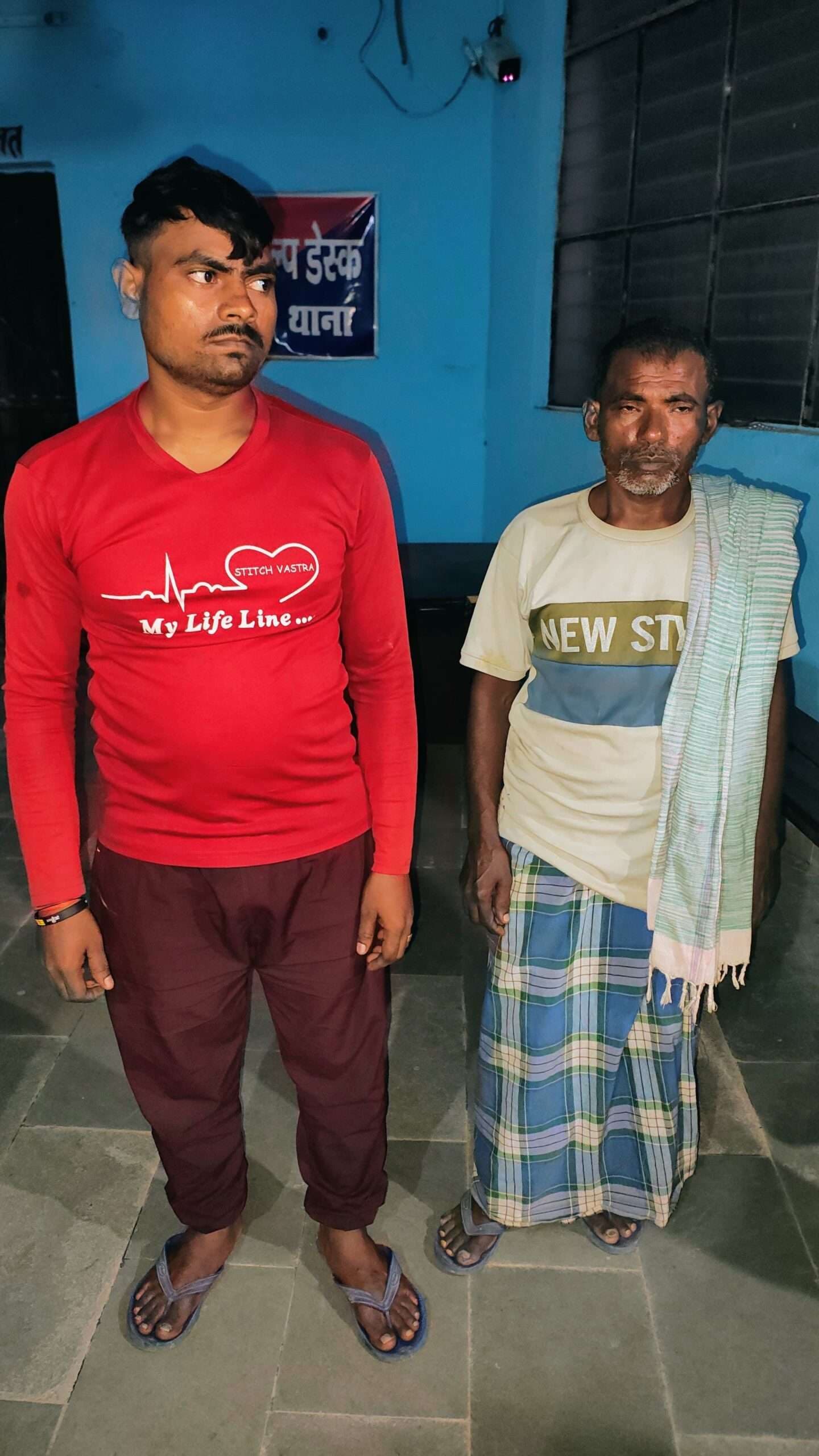 मारपीट मामले में फरार चल रहे पिता-पुत्र गिरफ्तार