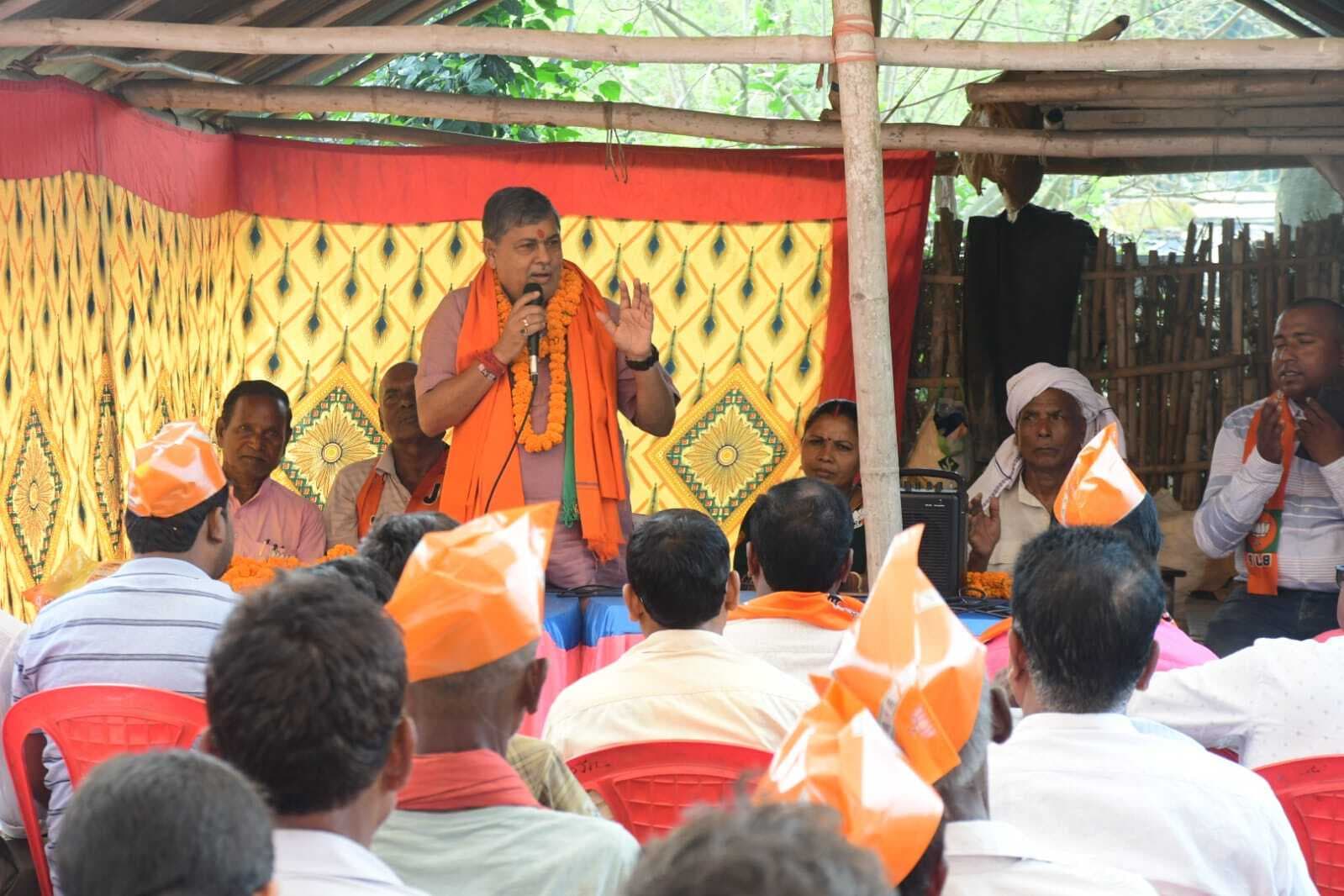 कुशवाहा समाज की बैठक में शामिल हुए भाजपा प्रत्याशी विजय खेमका