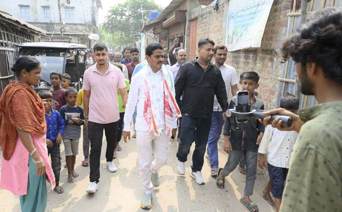 शहर से गांव तक संपर्क अभियान चला रहे महागठबंधन प्रत्याशी जितेंद्र यादव