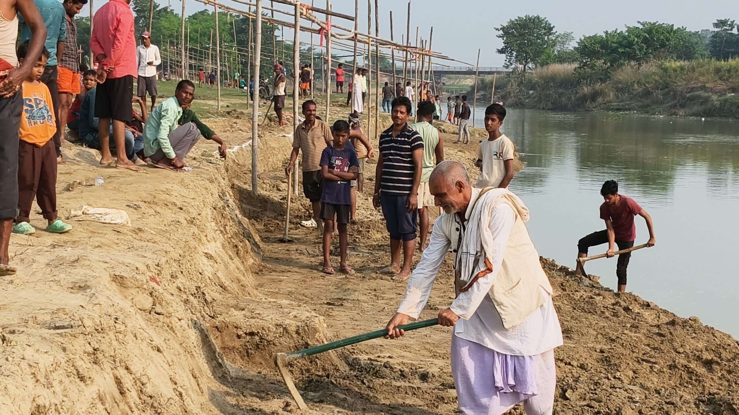 तिलयुंगा नदी तट पर गूंज रही भक्ति और उत्साह की धुन