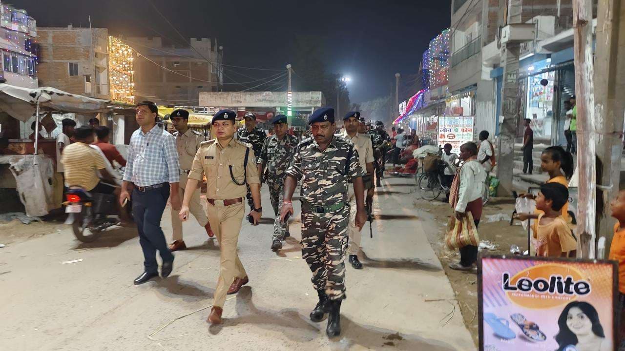 पुलिस व सीएपीएफ का संयुक्त फ्लैग मार्च, विस चुनाव से पहले सुरक्षा व्यवस्था हुई सख्त