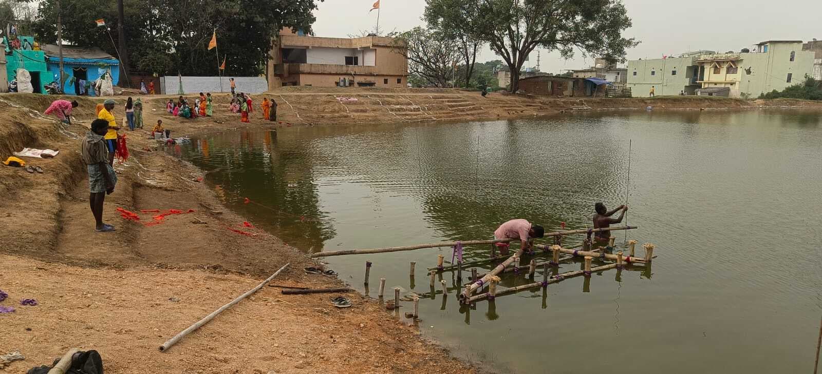 खरना के साथ शुरू हुआ 36 घंटे का कठिन व्रत, आज अस्ताचलगामी सूर्य को देंगे अर्घ