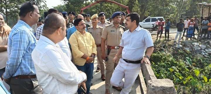 डीएम व एसपी ने छठ घाटों को ले दिया कई आवश्यक निर्देश