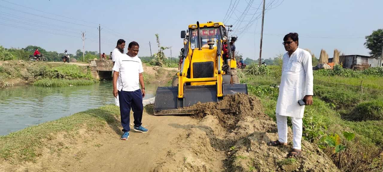 बीडीओ ने छठ घाटों का लिया जायजा, दिये आवश्यक निर्देश