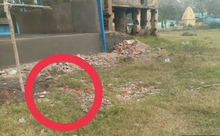 प्रधानमंत्री के संदेश से सजा शिलापट्ट को युवक ने तोड़ दिया