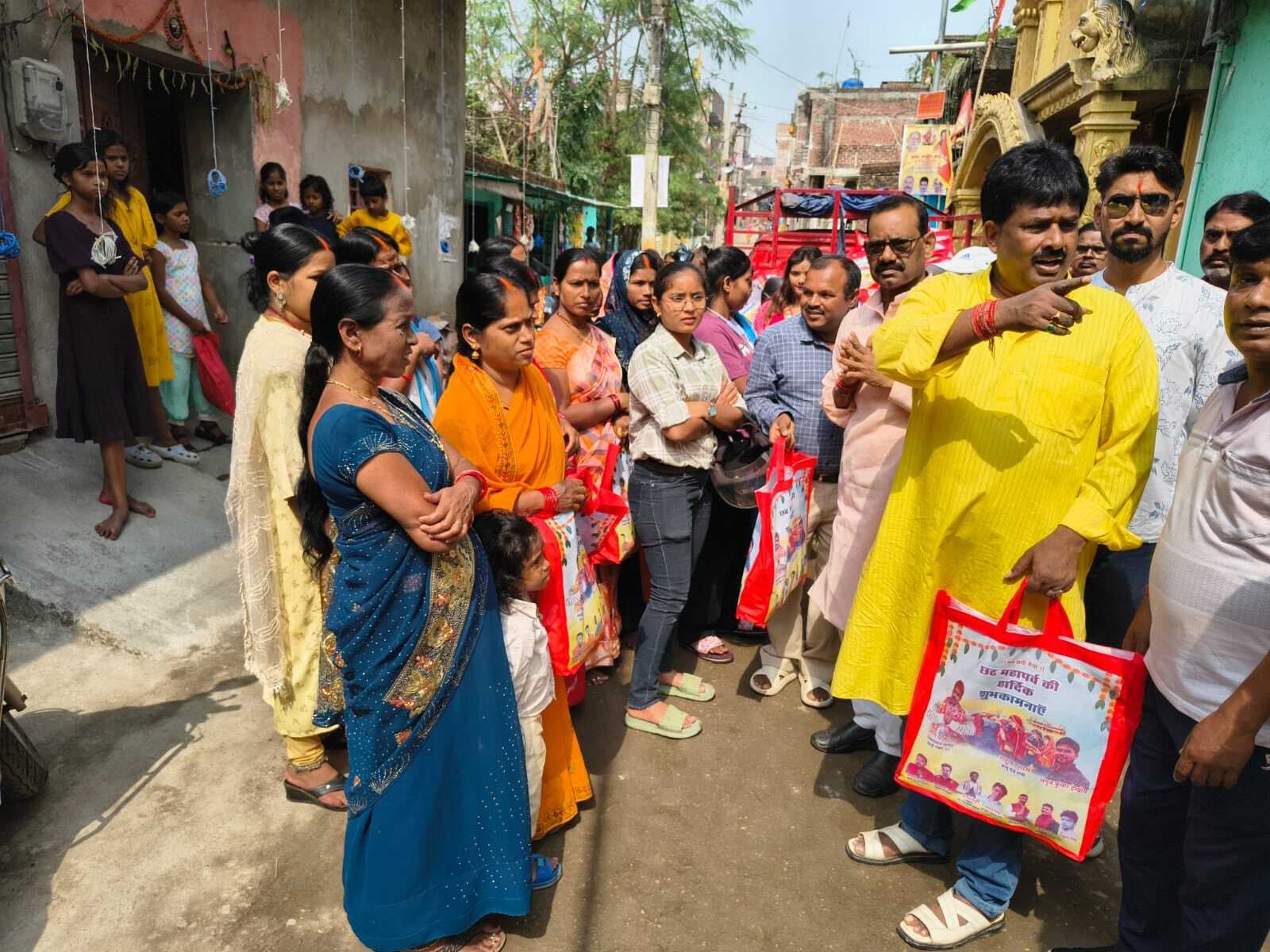 Ranchi News : 1001 व्रतियों के बीच पूजन सामग्री का वितरण