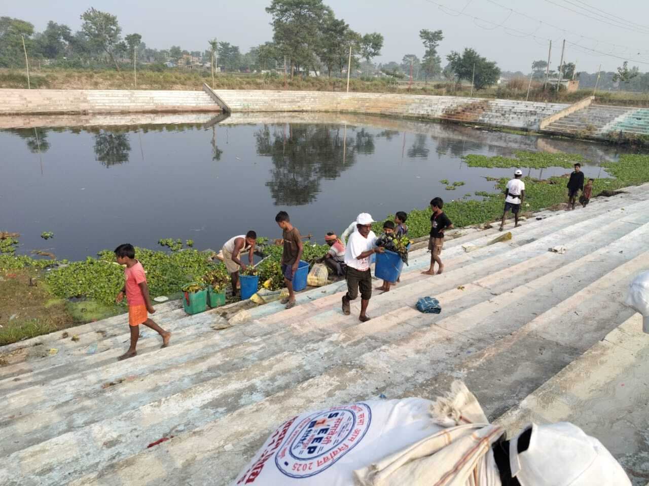 छठ पर्व को लेकर घाटों की हुई सफाई