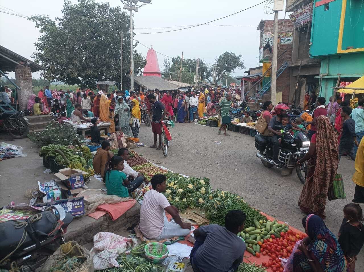 छठ पूजा की तैयारी पूरी, घाट सजधज कर तैयार.