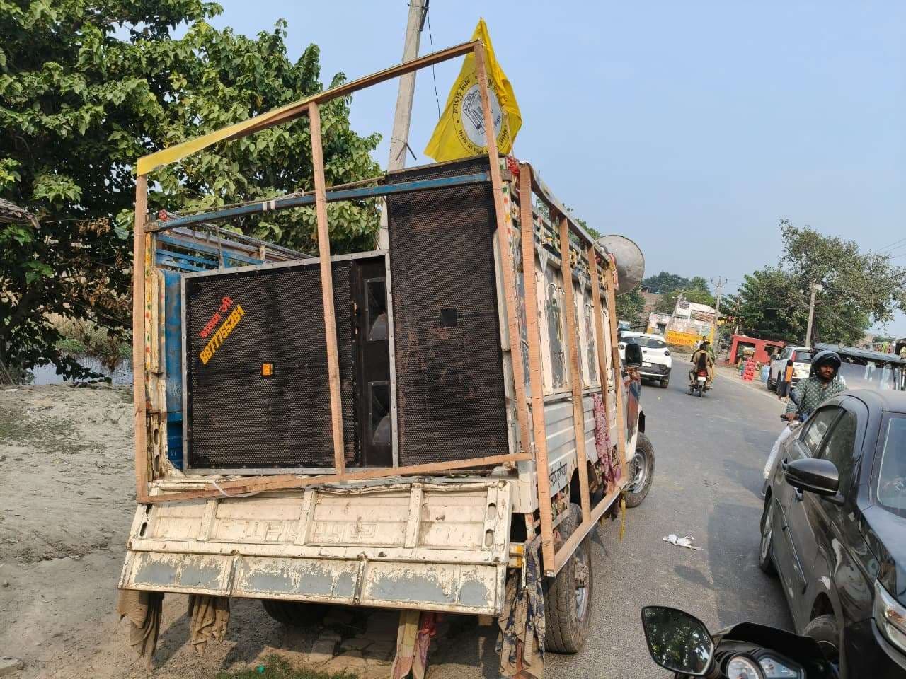 जनसुराज प्रत्याशी के प्रचार-प्रसार गाड़ी का किया तोड़फाड़