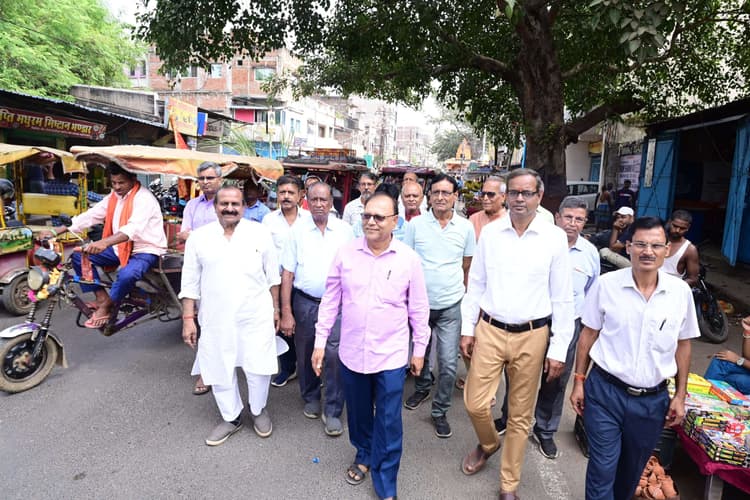 Deoghar News : गोपाष्टमी पर निकली भव्य शोभा यात्रा, गो सेवा और गो रक्षा का दिया संदेश