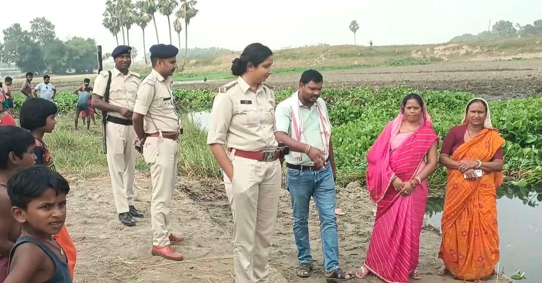 जनप्रतिनिधि व थानाध्यक्ष ने चांपी छठ घाट का किया निरीक्षण