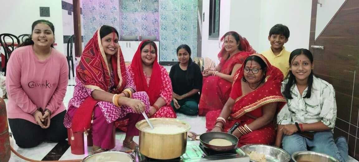 छठ व्रतियों ने देर शाम किया खरना पूजन, प्रसाद ग्रहण किया