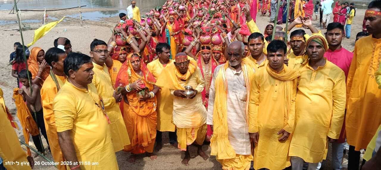 धरवाटिल्हा में भागवत कथा को ले निकली भव्य कलश शोभायात्रा