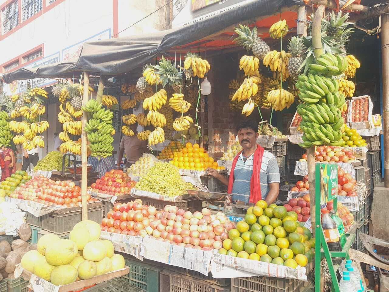 अस्ताचलगामी सूर्य को अर्घ देने के लिए घाट पर तैयारियां पूरी
