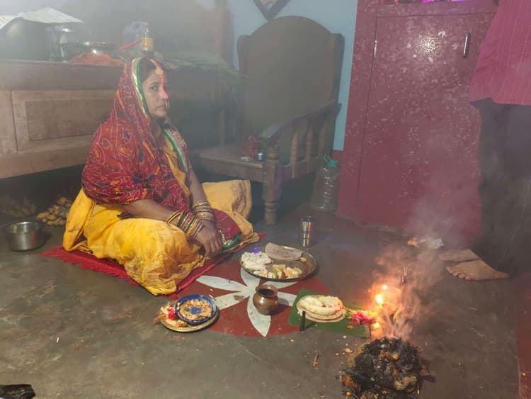 छठ व्रतियों ने किया खरना पूजन, माहौल हुआ भक्तिमय