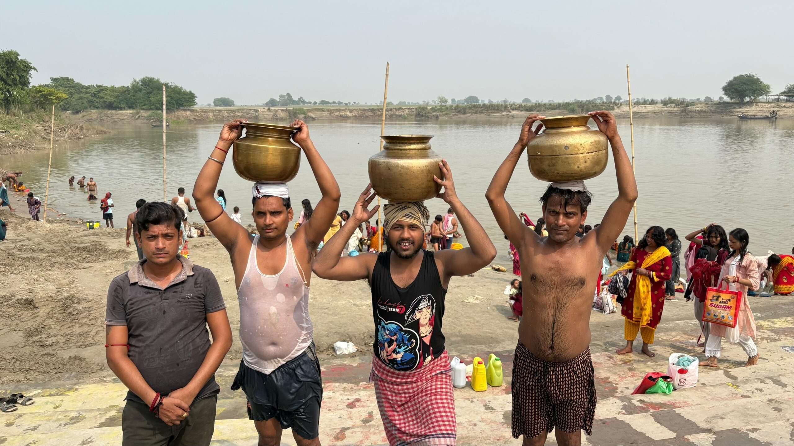 खरना पूजन के लिए गंगा नदी से लाया जल