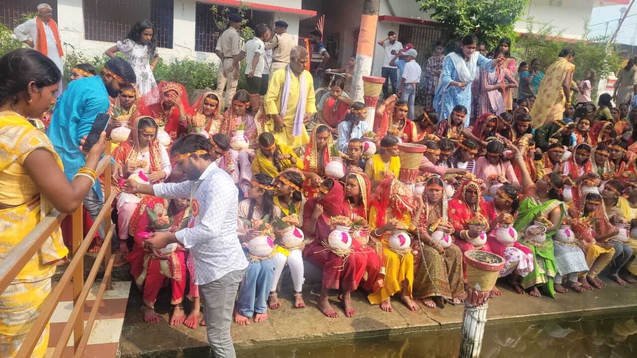 छठ पर्व को ले 101 कन्याओं ने निकाली गयी कलश शोभायात्रा