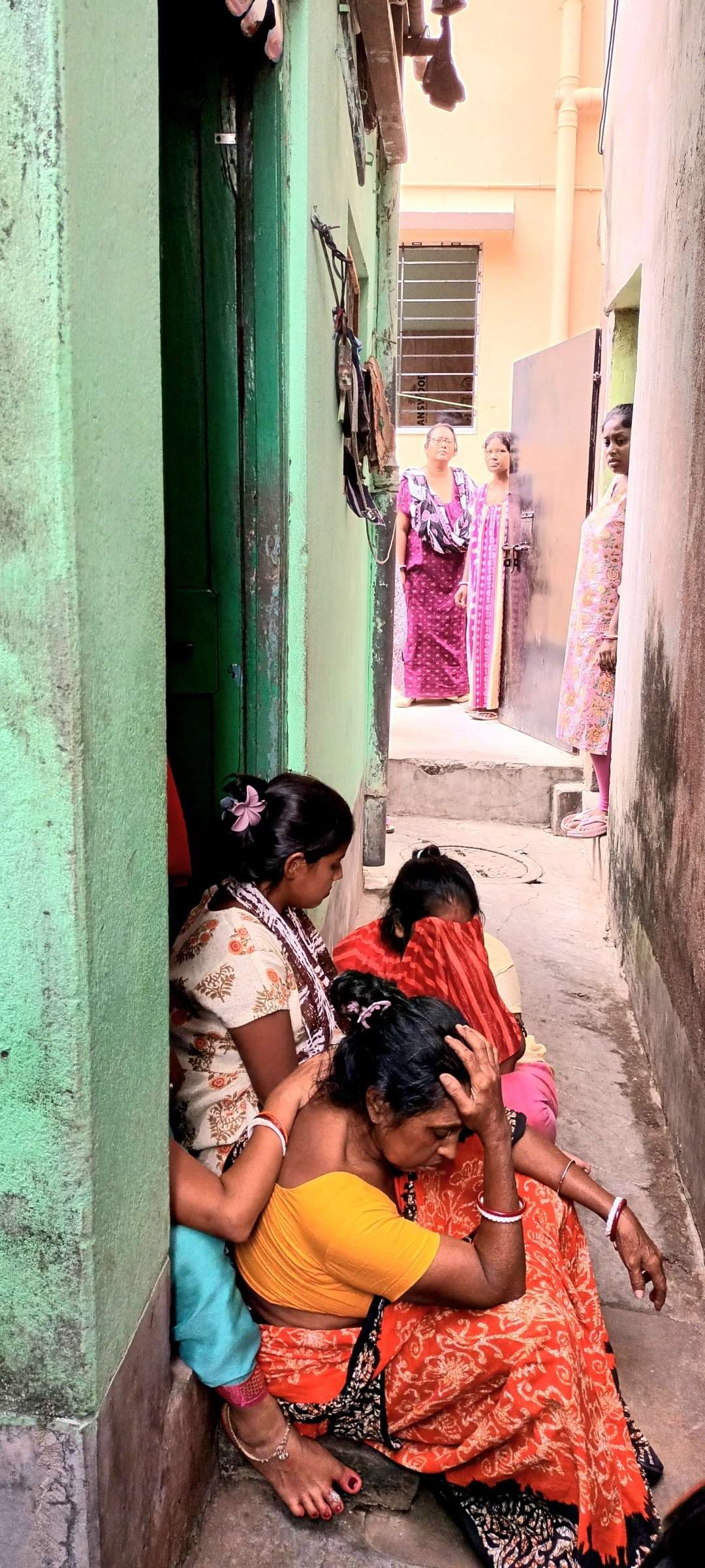 युवक की गर्दन में घुसायी रॉड, 100 मीटर दौड़ने के बाद मौत