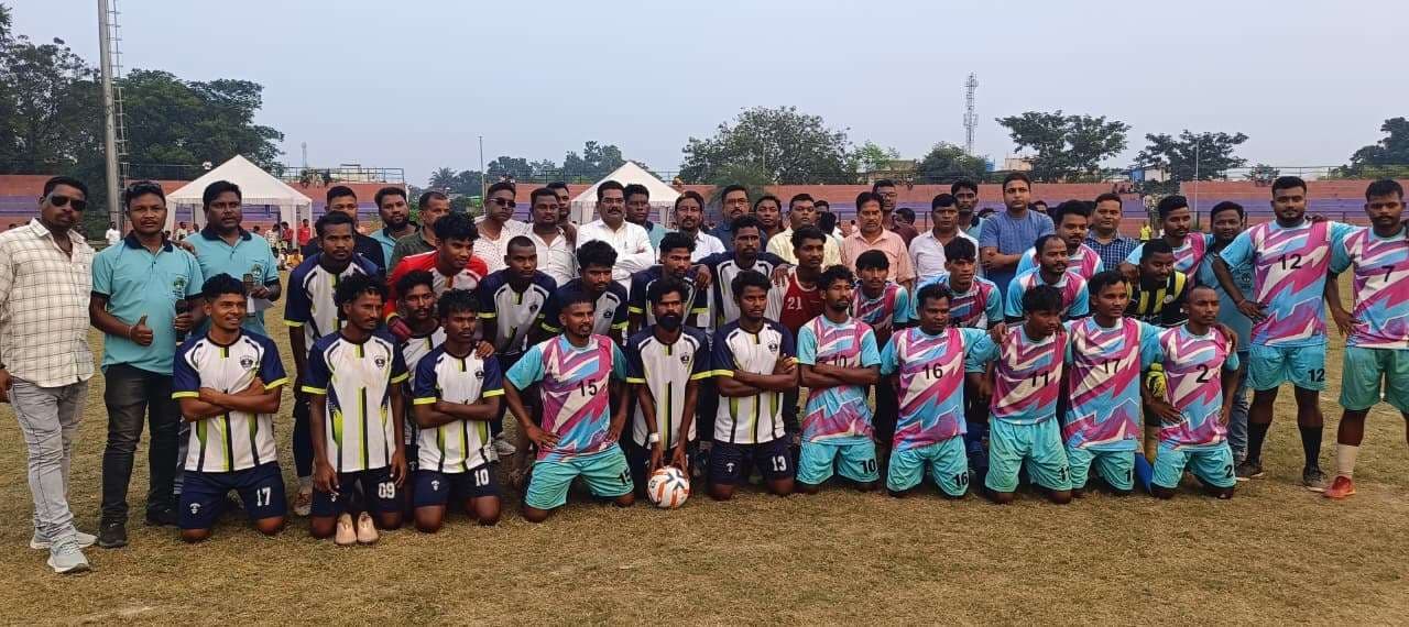 Seraikela Kharsawan News : वीर बुरू पगला हाथी टीम विजेता, एक लाख मिले