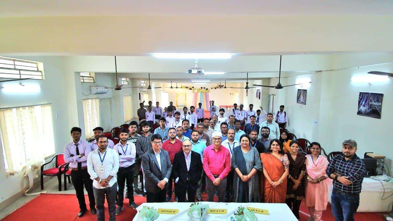 East Singhbhum News : छात्रों को आइटी के क्षेत्र में  करियर बनाने का मिला मंत्र