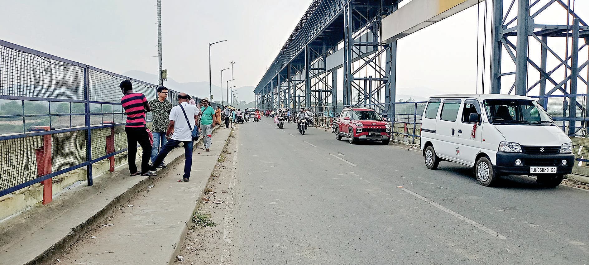 East Singhbhum News : पश्चिम बंगाल के पर्यटकों से गुलजार हुआ गालूडीह बराज