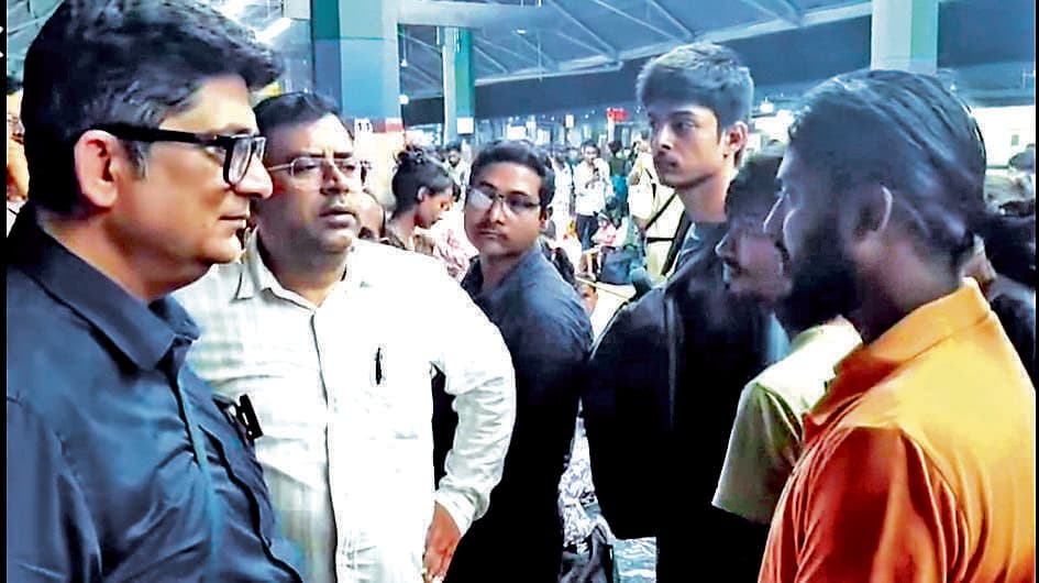 भीड़ देख डीआरएम ने देर रात चलवायी छठ स्पेशल