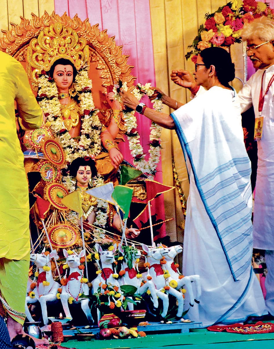 ममता ने छठ पूजा में लिया हिस्सा, दीं शुभकामनाएं