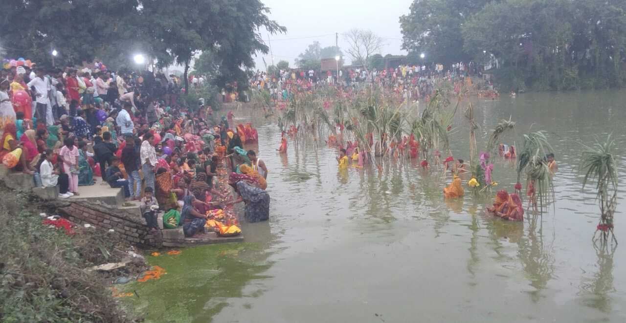 प्रसाद ग्रहण कर व्रतियों ने 36 घंटे का उपवास तोड़ा