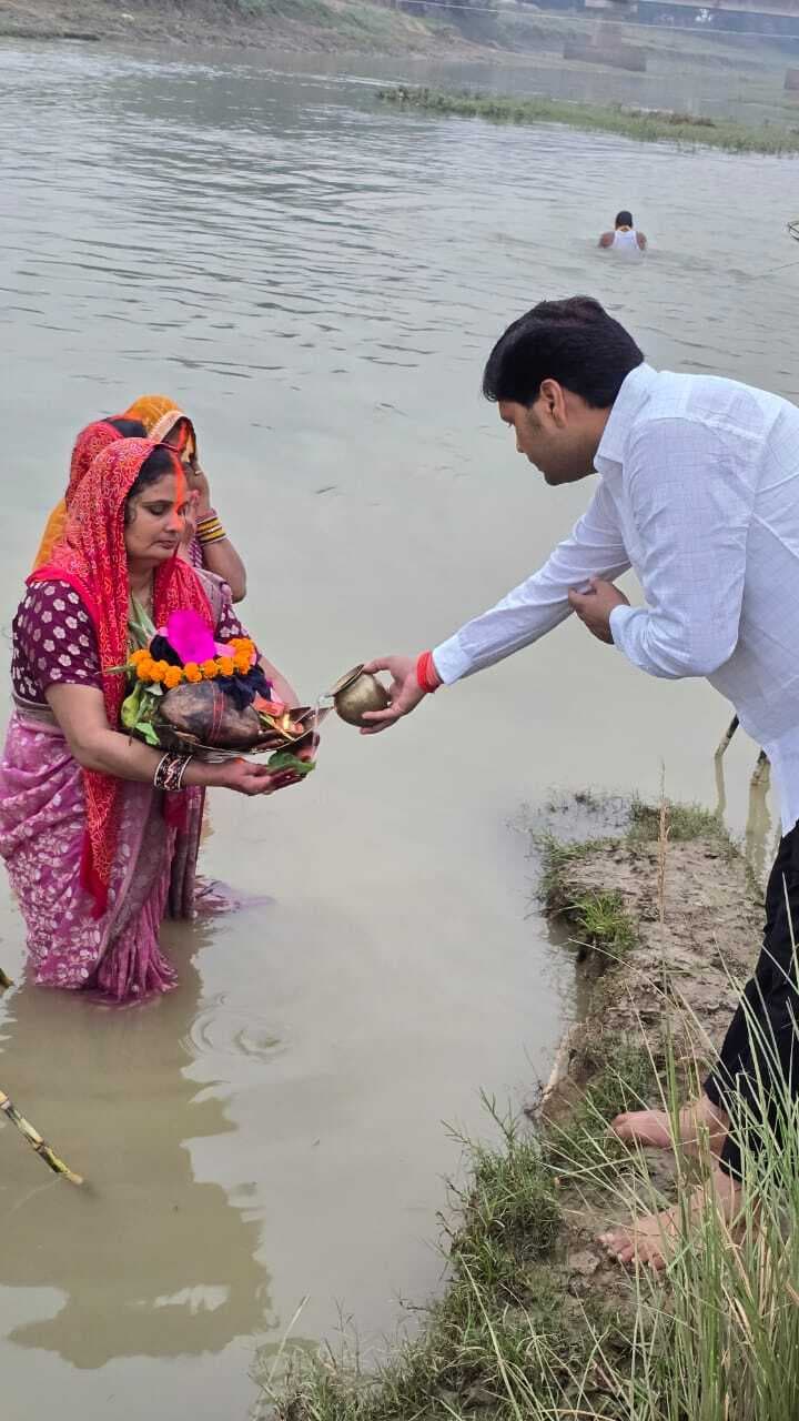 बघिनी में तालाब व नहर में व्रतियों ने दिया अर्घ