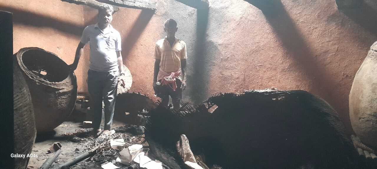 शॉर्ट सर्किट से घर में लगी आग, सामान जलकर राख