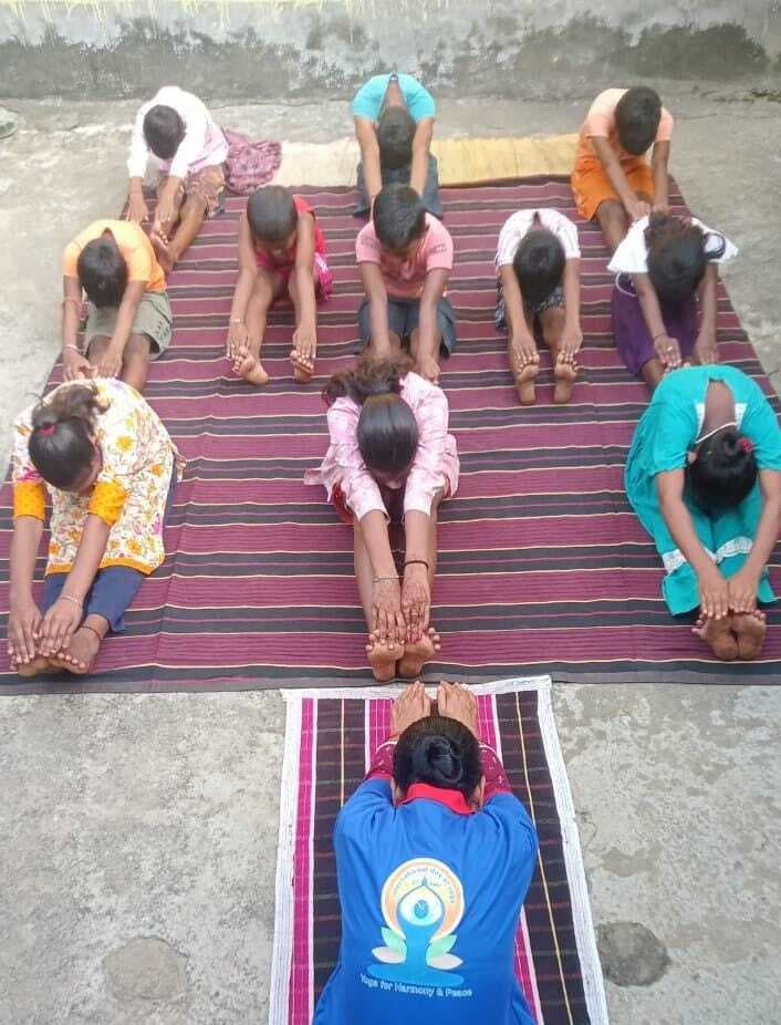 आयुष विभाग ने लोगों को दिया योग का प्रशिक्षण