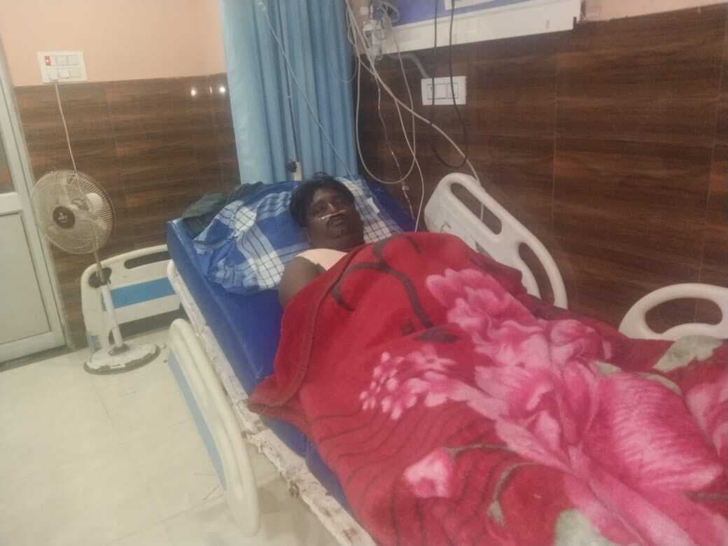 रामपुर गांव में गोली लगने से मिठाई दुकानदार हुआ जख्मी