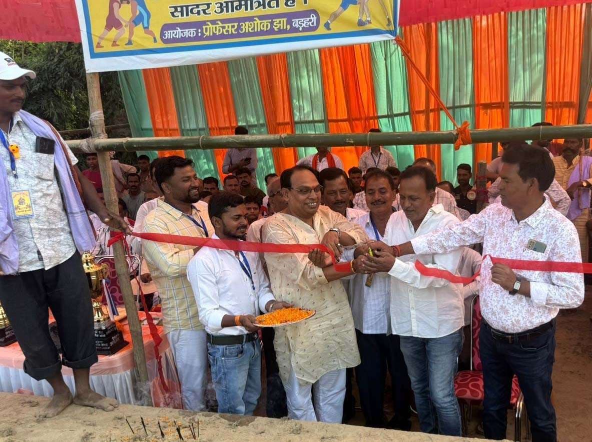 बड़हरी सूर्य मेला समिति ने करायी दंगल प्रतियोगिता