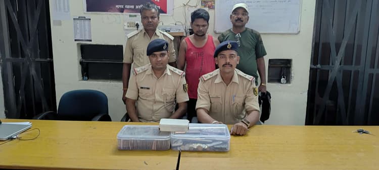 40 ग्राम स्मैक व  ढाई लाख रुपये के साथ एक गिरफ्तार