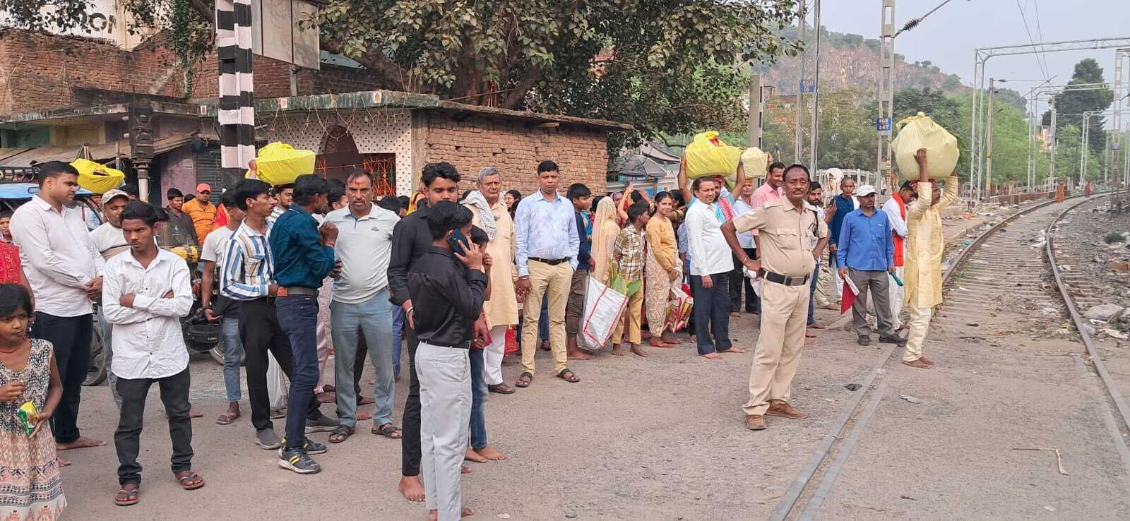 रेलवे ट्रैक व फाटक पर रही सख्त निगरानी