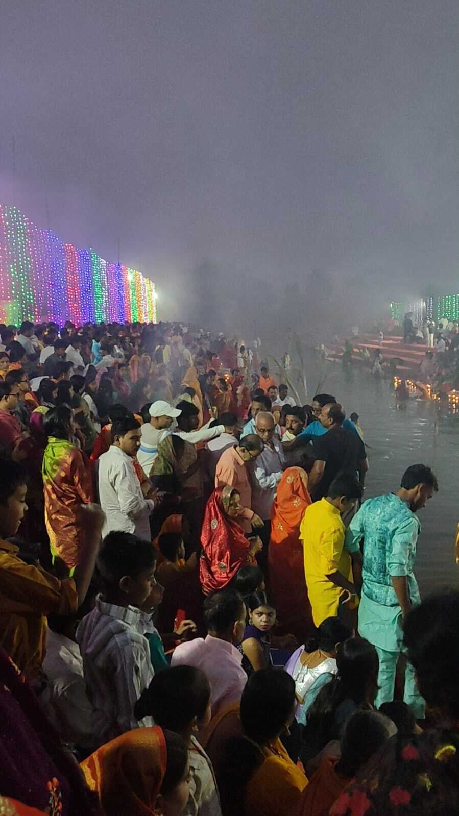 पालोजोरी : व्रतियों ने उदयाचलगामी भगवान भास्कर को अर्पित किये अर्घ्य