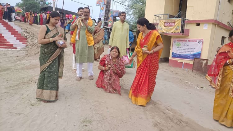 प्रकृति पर्व पर दीनानाथ से मांगा निर्मल काया का वरदान